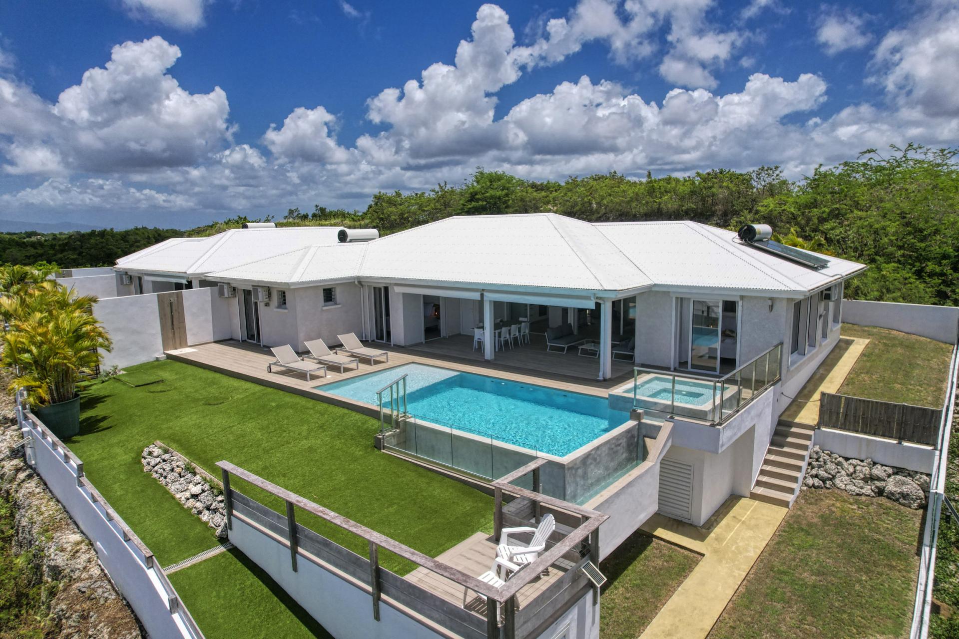 1.Location villa 3 chambres piscine vue mer Le Gosier Guadeloupe